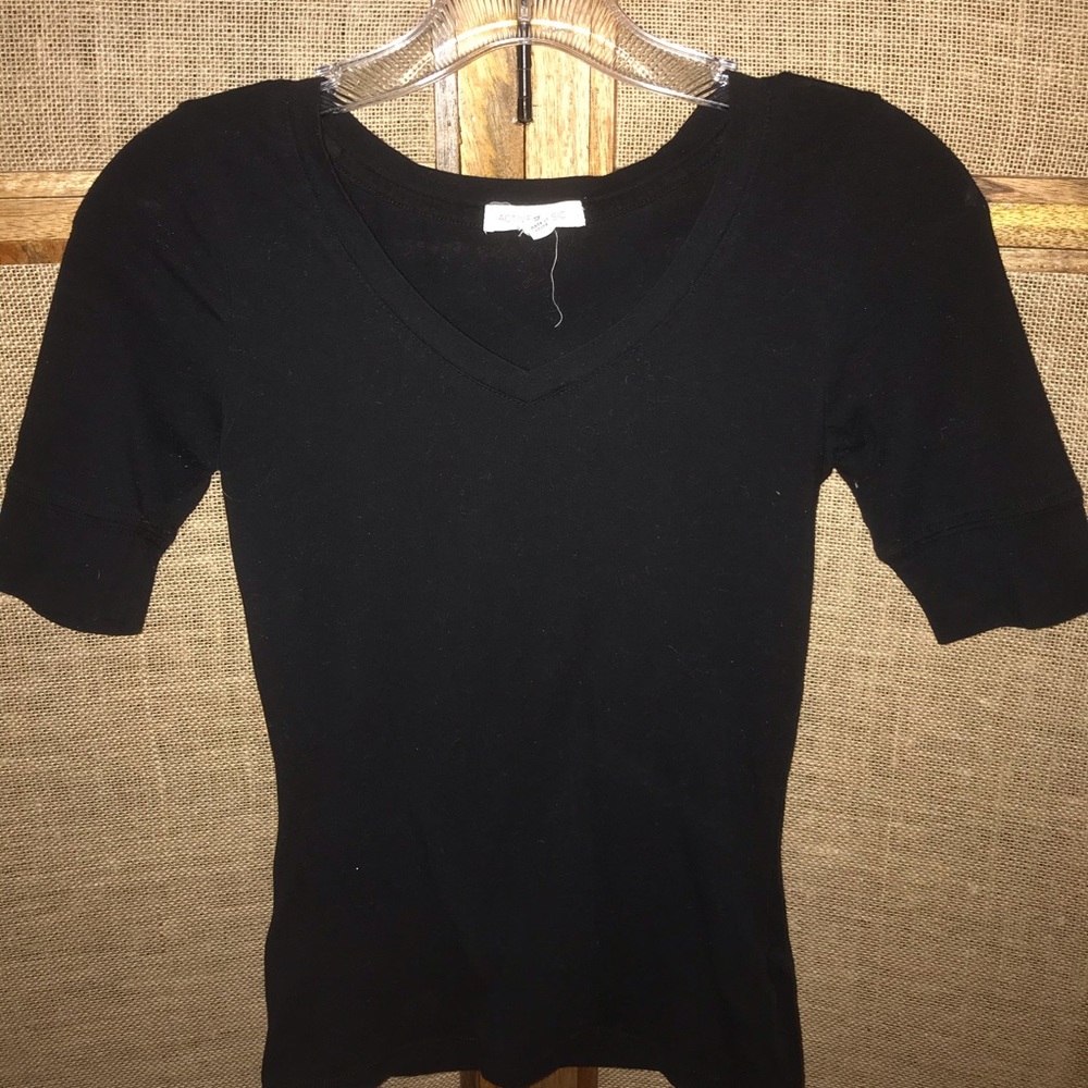 Fitted black short sleeve